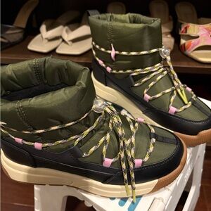 Sorel Whitney III waterproof boots